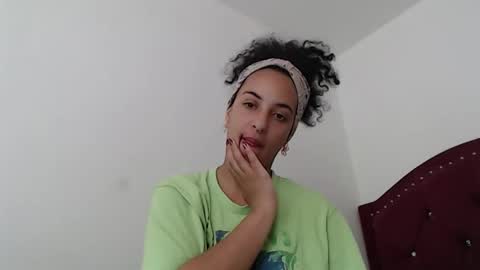 Snapshot of youwishtobeme chatting on 03/22/26, 06:22 elizabeth ju online show from 03/22/26, 06:22