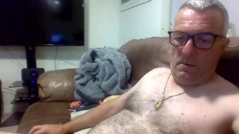 Snapshot of yragbew chatting on 07/19/26, 03:10 Daddiesgirl online show from 07/19/26, 03:10