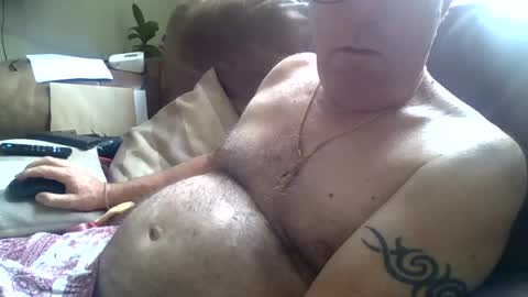 Snapshot of yragbew chatting on 07/25/26, 12:36 Daddiesgirl online show from 07/25/26, 12:36