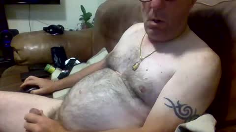 Snapshot of yragbew chatting on 08/01/26, 02:55 Daddiesgirl online show from 08/01/26, 02:55