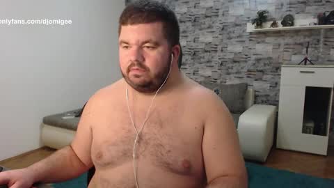 Snapshot of yugogee chatting on 10/30/25, 10:43 Yugo -  online show from 10/30/25, 10:43