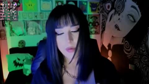    rawr   Anne Independent model      online show from 10/23/25, 10:30