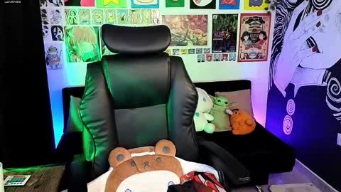    rawr   Anne Independent model      online show from 11/25/25, 11:05