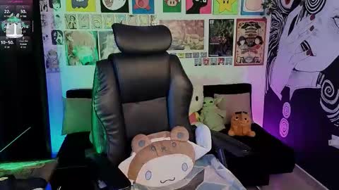    rawr   Anne Independent model      online show from 02/23/26, 10:29