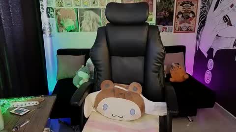    rawr   Anne Independent model      online show from 02/25/26, 08:40