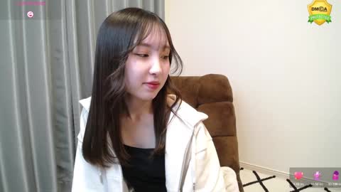 yui_x online show from 01/11/25, 11:45