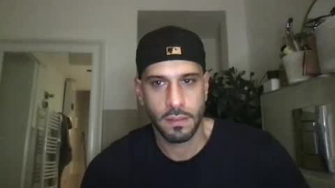 Snapshot of yul53 chatting on 10/07/25, 06:49 yul53 online show from 10/07/25, 06:49