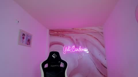 Yuliet online show from 11/10/25, 06:51