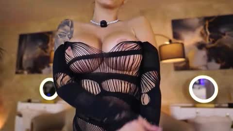 Snapshot of yuliadesirevska chatting on 10/13/25, 05:46 Yulia online show from 10/13/25, 05:46