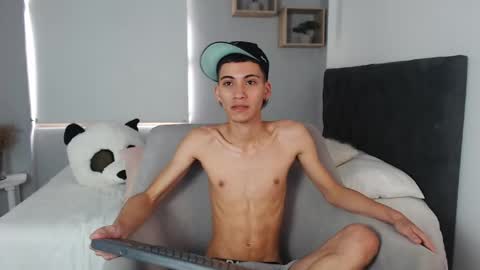 yulian_vasquez online show from 03/05/25, 06:34