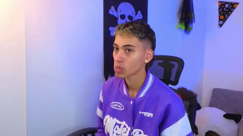 yulian_vasquez online show from 10/14/25, 12:17