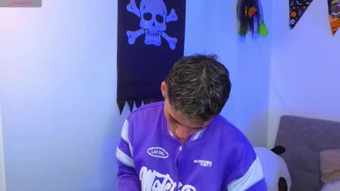 yulian_vasquez online show from 10/22/25, 12:27