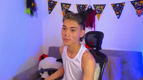 yulian_vasquez online show from 10/31/25, 01:23