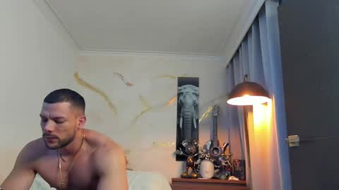 Snapshot of yulianpereira25 chatting on 05/22/26, 02:19 yulian 2811 online show from 05/22/26, 02:19