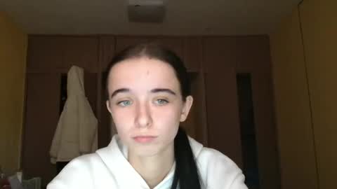 Yuliia online show from 10/31/25, 08:37