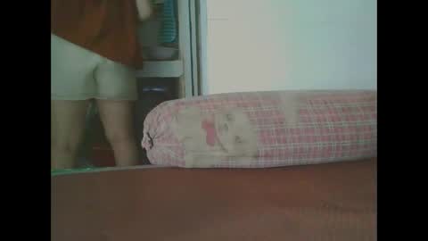 Snapshot of yumi123_ chatting on 10/16/25, 12:44 yumi123_ online show from 10/16/25, 12:44