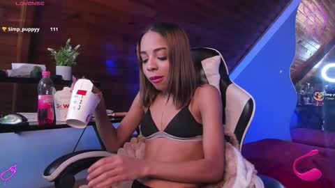 yumi_hanna online show from 12/17/25, 11:33