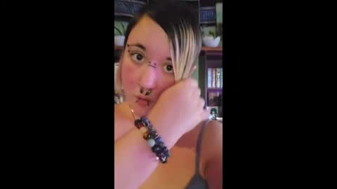 Yumi Sapphire online show from 12/01/25, 02:22