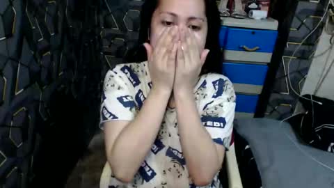 yumi online show from 11/12/25, 06:52