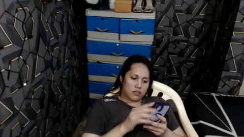 Snapshot of yumi_white chatting on 04/27/26, 12:52 yumi online show from 04/27/26, 12:52
