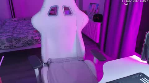 Yumi 3 online show from 02/10/25, 03:21