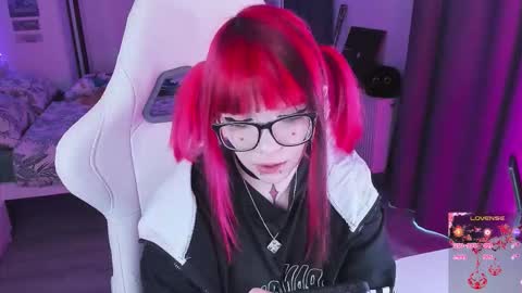 Yumi 3 online show from 10/19/25, 09:32