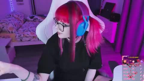 Yumi 3 online show from 12/17/25, 10:38