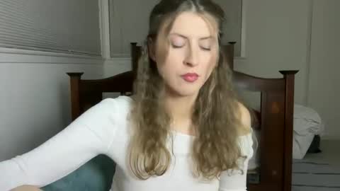 yumiandwolf online show from 11/17/25, 11:54