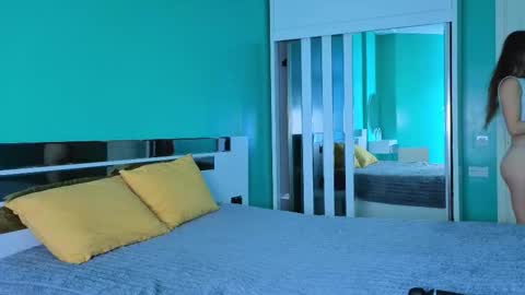 Yumi online show from 12/15/25, 07:12