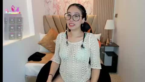 Yuna  online show from 10/04/25, 12:03