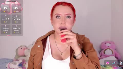 yunahott_ online show from 10/22/25, 04:24