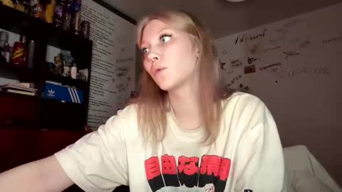 Snapshot of yunarosee chatting on 01/18/26, 08:01 yunarosee online show from 01/18/26, 08:01