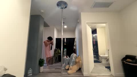 Snapshot of yungfemslut chatting on 05/21/26, 10:39 BbyTSSLut online show from 05/21/26, 10:39