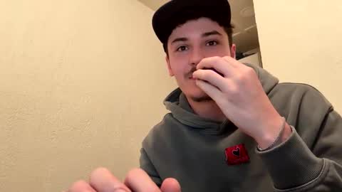 yungstudbev online show from 09/19/25, 12:23