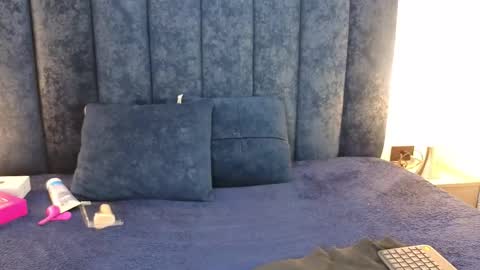 yunkeyc online show from 11/10/25, 02:43