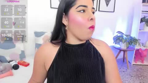 Yunna online show from 10/21/25, 11:33