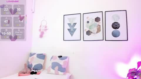 Yunna online show from 11/23/25, 11:32