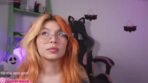 yunorose_ online show from 11/10/25, 05:28