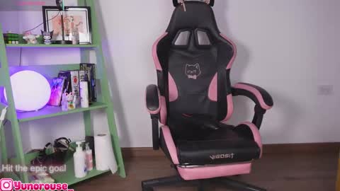 yunorose_ online show from 11/14/25, 03:27