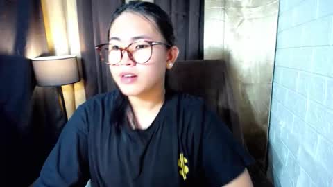 yuriyumixx_xoxo online show from 11/11/25, 11:32