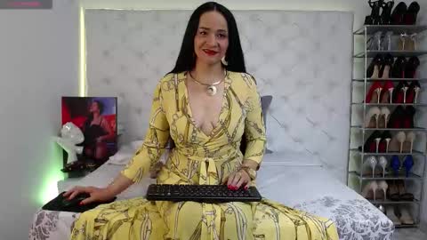 Snapshot of yury_m2_ chatting on 10/21/25, 02:23 2 online show from 10/21/25, 02:23