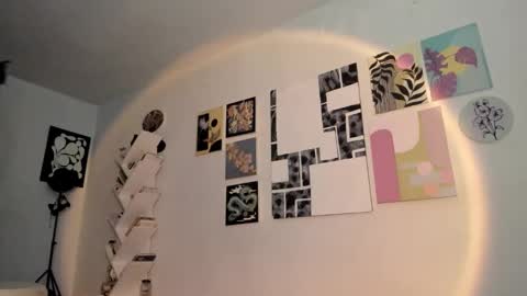 paola online show from 12/17/25, 10:16