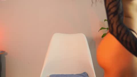 Yuyi Cam online show from 12/20/25, 02:18