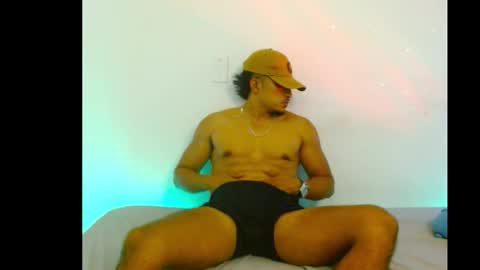 Snapshot of yvan_latin chatting on 11/01/25, 10:23 yvan_latin online show from 11/01/25, 10:23