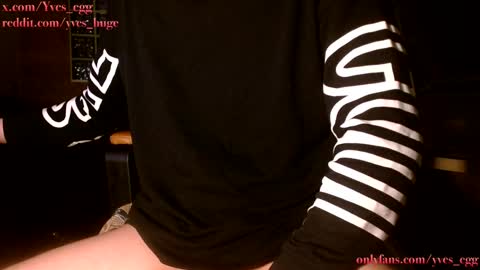 Snapshot of yves_eggormouscock chatting on 12/16/24, 12:16 Yves Eggormous Cock online show from 12/16/24, 12:16