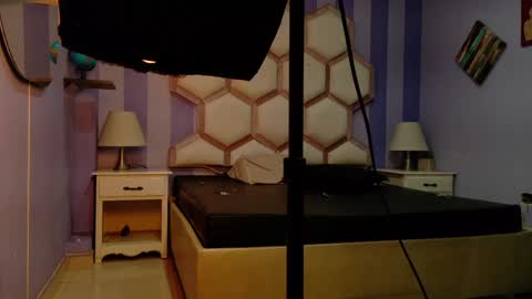 yvi online show from 04/16/26, 12:06