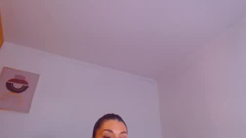 Snapshot of yvonneeverlee chatting on 09/27/25, 09:09 I V Y   online show from 09/27/25, 09:09