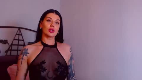 I V Y   online show from 11/06/25, 09:48