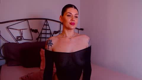 I V Y   online show from 01/08/26, 09:50