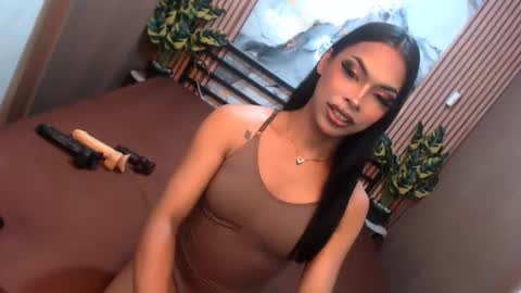 yvonnellvs online show from 02/09/26, 04:00